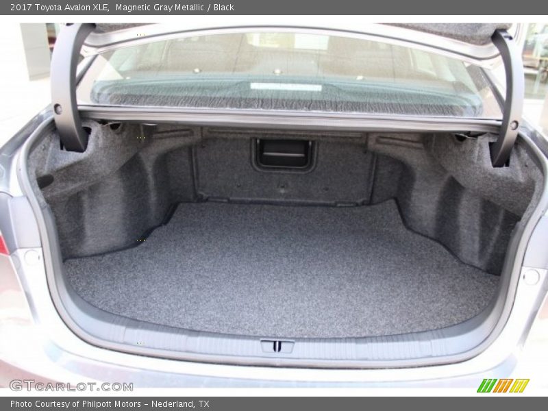 Magnetic Gray Metallic / Black 2017 Toyota Avalon XLE