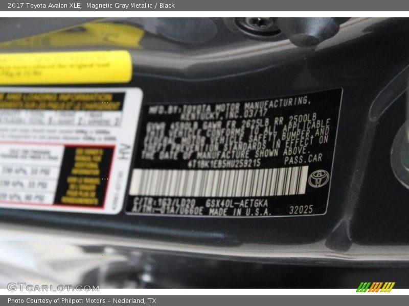 Magnetic Gray Metallic / Black 2017 Toyota Avalon XLE