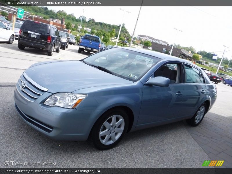 Front 3/4 View of 2007 Avalon XL