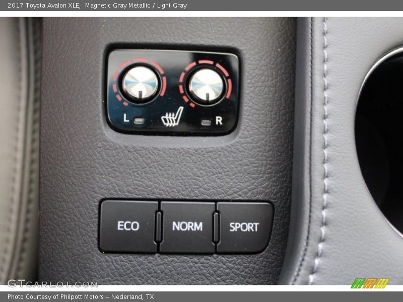Magnetic Gray Metallic / Light Gray 2017 Toyota Avalon XLE