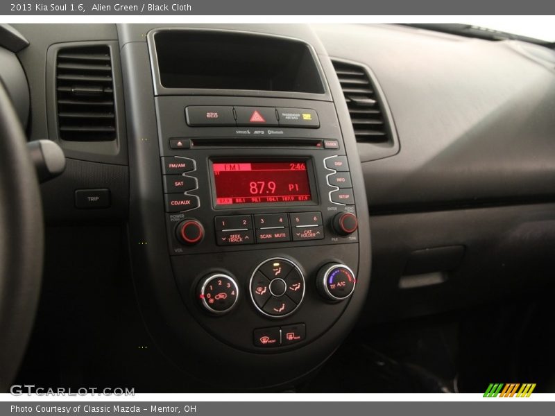 Alien Green / Black Cloth 2013 Kia Soul 1.6