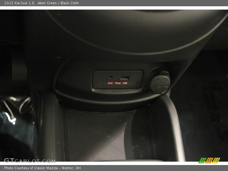 Alien Green / Black Cloth 2013 Kia Soul 1.6