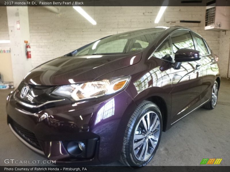 Front 3/4 View of 2017 Fit EX