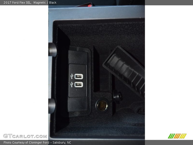 Magnetic / Black 2017 Ford Flex SEL