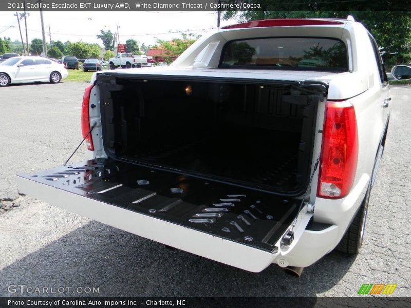 White Diamond Tricoat / Cashmere/Cocoa 2011 Cadillac Escalade EXT Luxury AWD