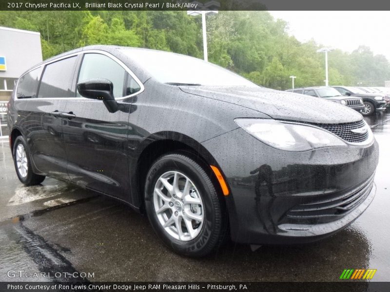 Front 3/4 View of 2017 Pacifica LX