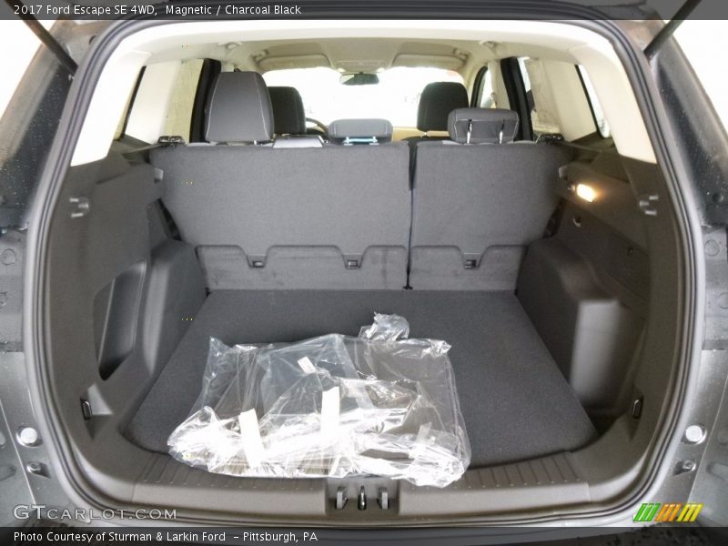 Magnetic / Charcoal Black 2017 Ford Escape SE 4WD