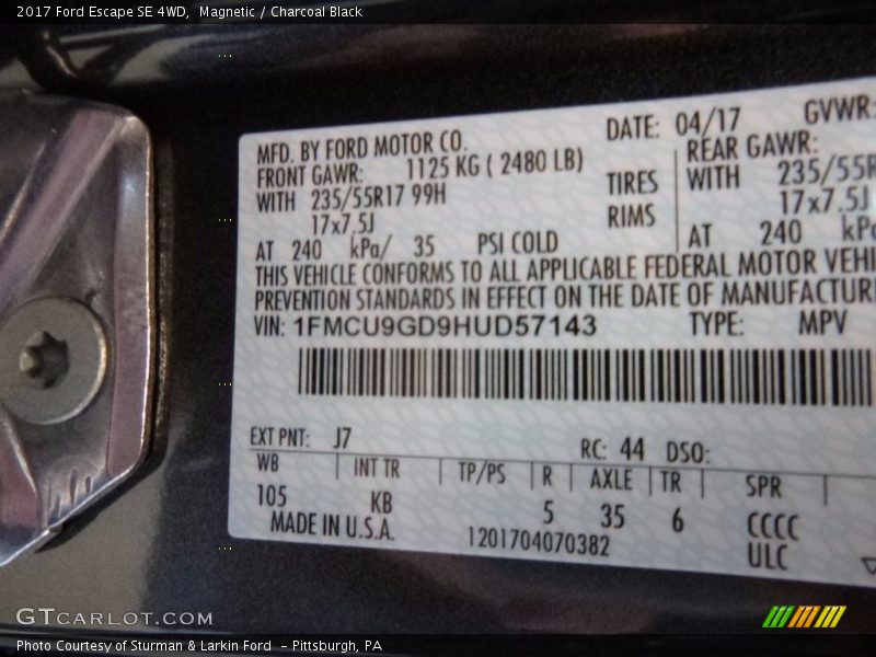 Magnetic / Charcoal Black 2017 Ford Escape SE 4WD