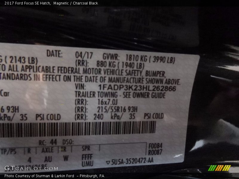 Magnetic / Charcoal Black 2017 Ford Focus SE Hatch
