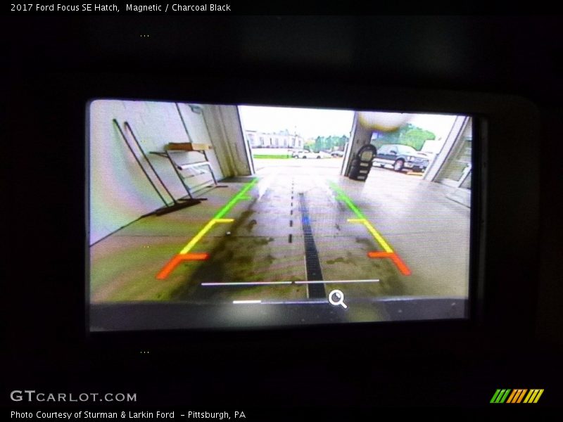 Magnetic / Charcoal Black 2017 Ford Focus SE Hatch