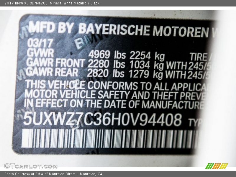 Mineral White Metallic / Black 2017 BMW X3 sDrive28i