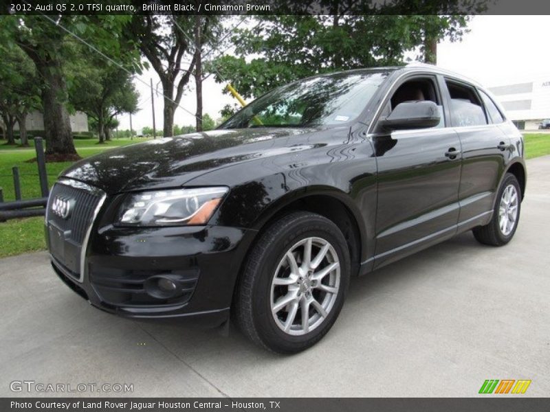 Front 3/4 View of 2012 Q5 2.0 TFSI quattro