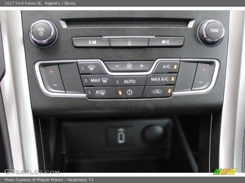 Magnetic / Ebony 2017 Ford Fusion SE