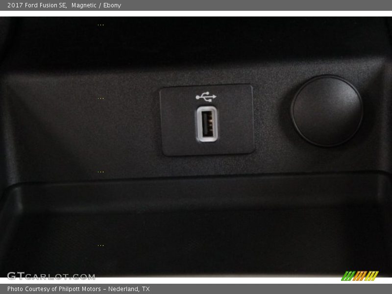 Magnetic / Ebony 2017 Ford Fusion SE