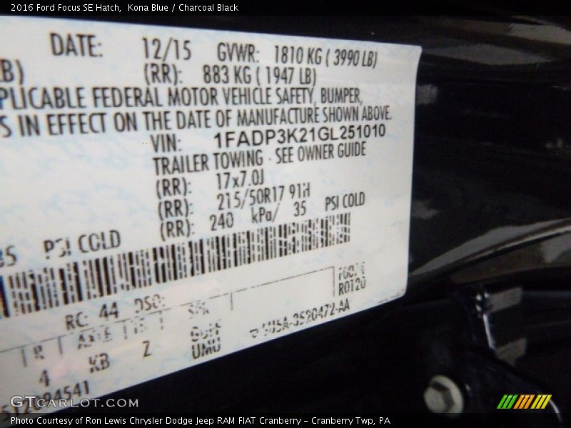 Kona Blue / Charcoal Black 2016 Ford Focus SE Hatch
