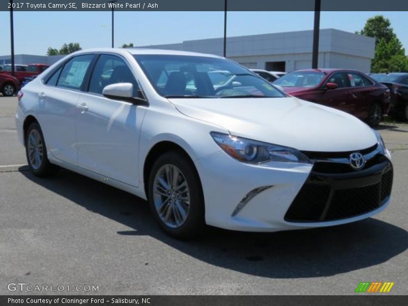 Blizzard White Pearl / Ash 2017 Toyota Camry SE