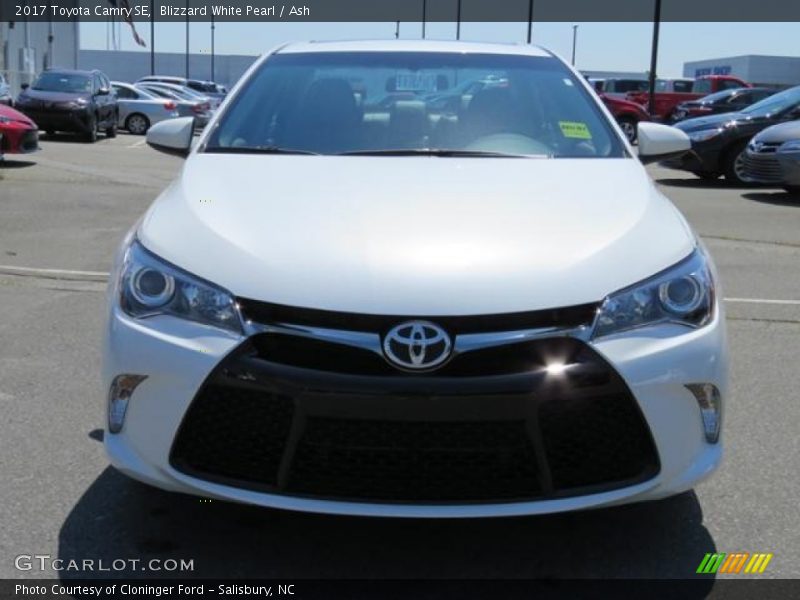 Blizzard White Pearl / Ash 2017 Toyota Camry SE