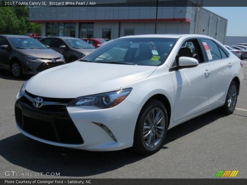 Blizzard White Pearl / Ash 2017 Toyota Camry SE