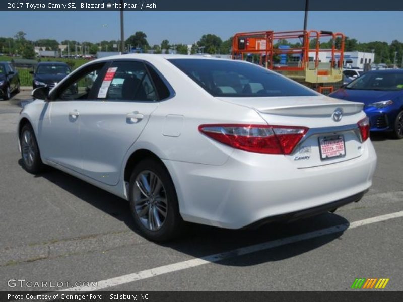 Blizzard White Pearl / Ash 2017 Toyota Camry SE