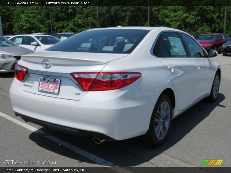 Blizzard White Pearl / Ash 2017 Toyota Camry SE