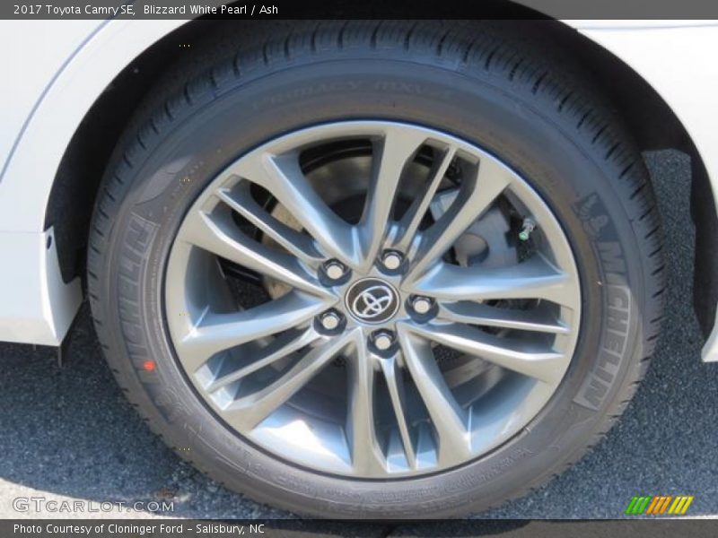 Blizzard White Pearl / Ash 2017 Toyota Camry SE