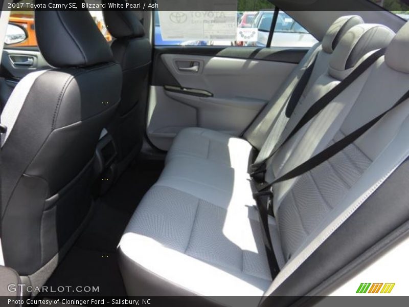 Blizzard White Pearl / Ash 2017 Toyota Camry SE