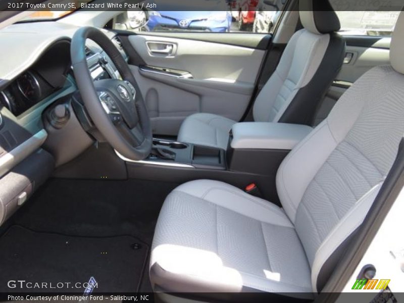 Blizzard White Pearl / Ash 2017 Toyota Camry SE