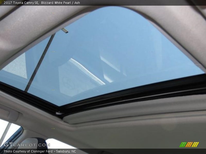 Blizzard White Pearl / Ash 2017 Toyota Camry SE