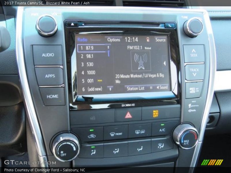 Blizzard White Pearl / Ash 2017 Toyota Camry SE