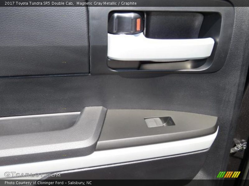 Magnetic Gray Metallic / Graphite 2017 Toyota Tundra SR5 Double Cab