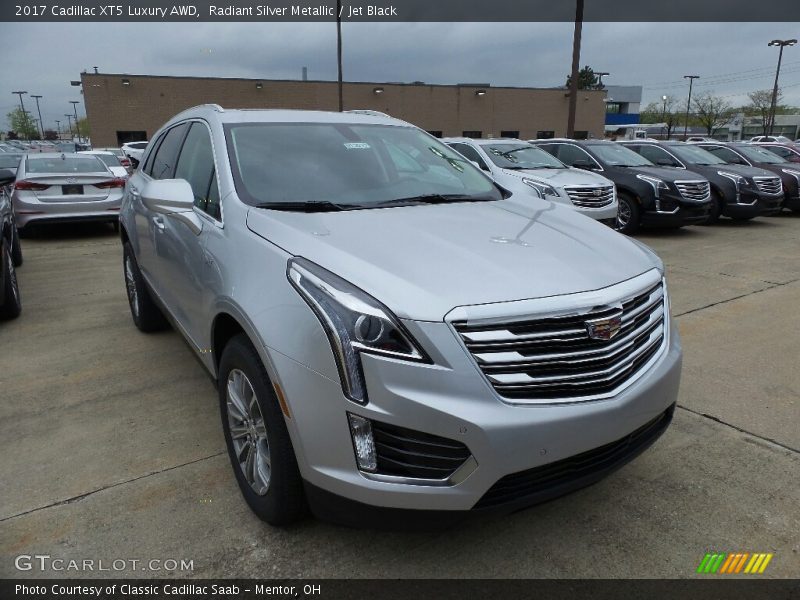 Radiant Silver Metallic / Jet Black 2017 Cadillac XT5 Luxury AWD