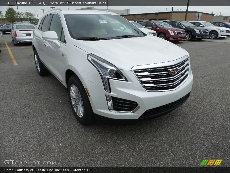 Front 3/4 View of 2017 XT5 FWD