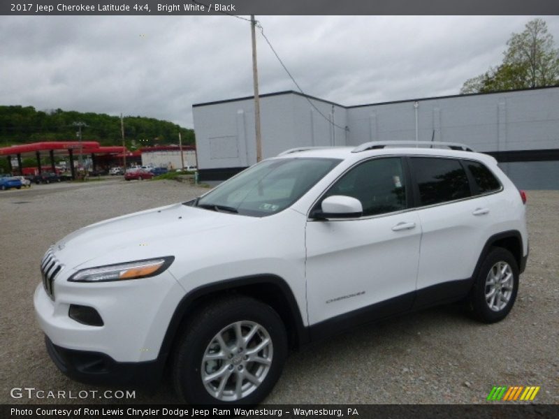 Bright White / Black 2017 Jeep Cherokee Latitude 4x4
