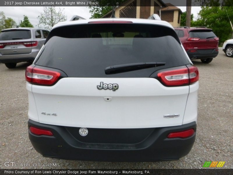 Bright White / Black 2017 Jeep Cherokee Latitude 4x4