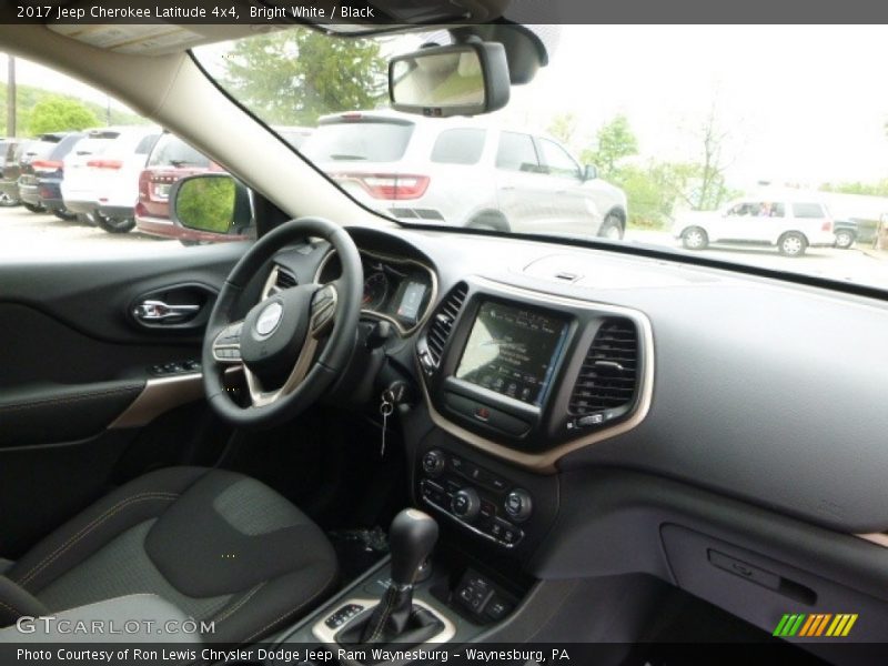 Bright White / Black 2017 Jeep Cherokee Latitude 4x4