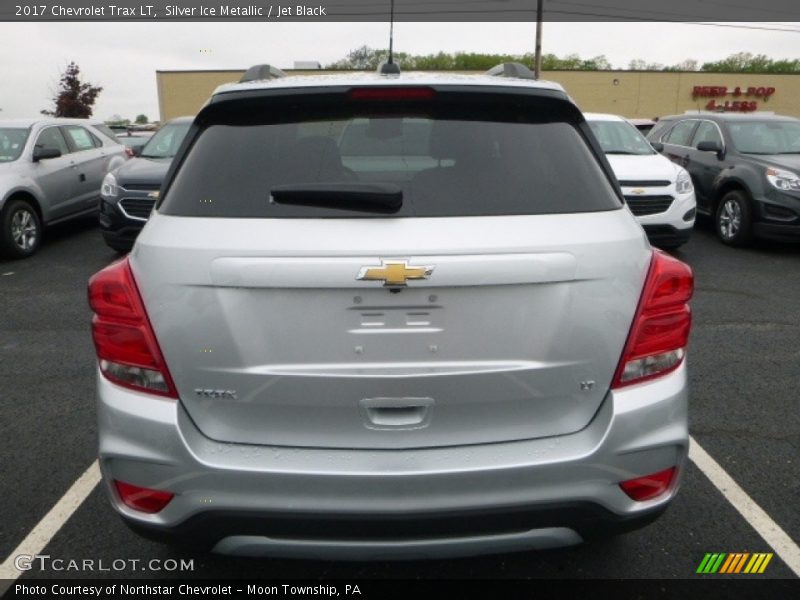 Silver Ice Metallic / Jet Black 2017 Chevrolet Trax LT