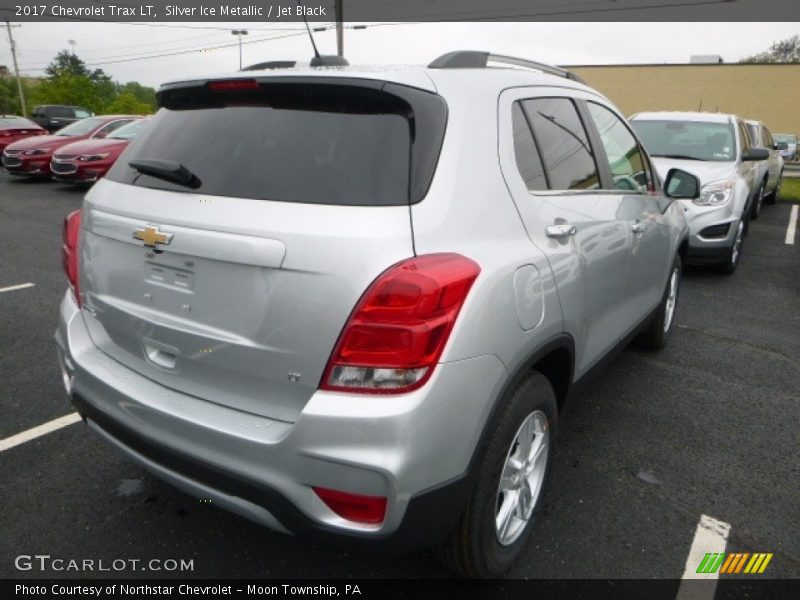 Silver Ice Metallic / Jet Black 2017 Chevrolet Trax LT