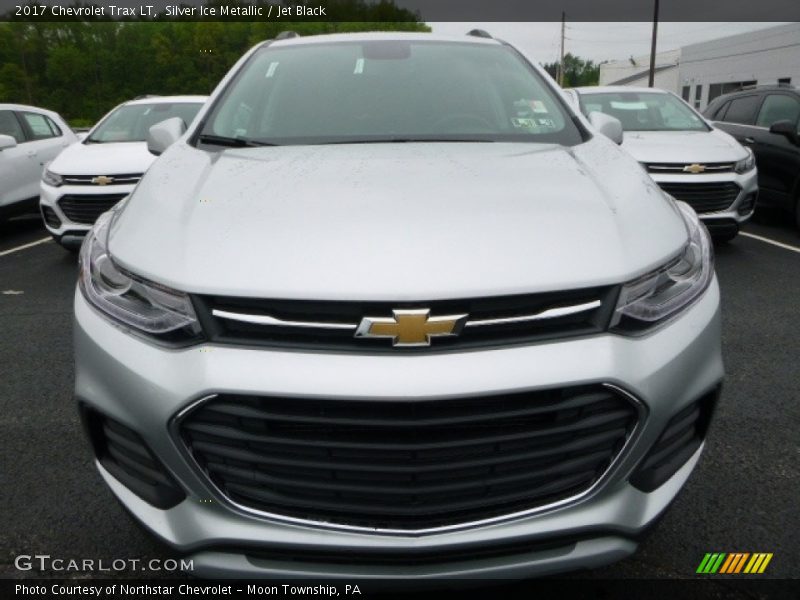 Silver Ice Metallic / Jet Black 2017 Chevrolet Trax LT