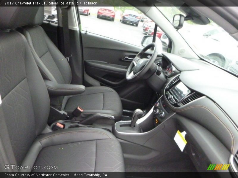 Silver Ice Metallic / Jet Black 2017 Chevrolet Trax LT