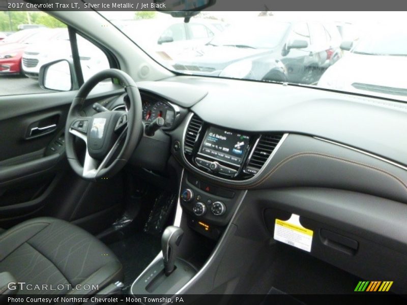 Silver Ice Metallic / Jet Black 2017 Chevrolet Trax LT
