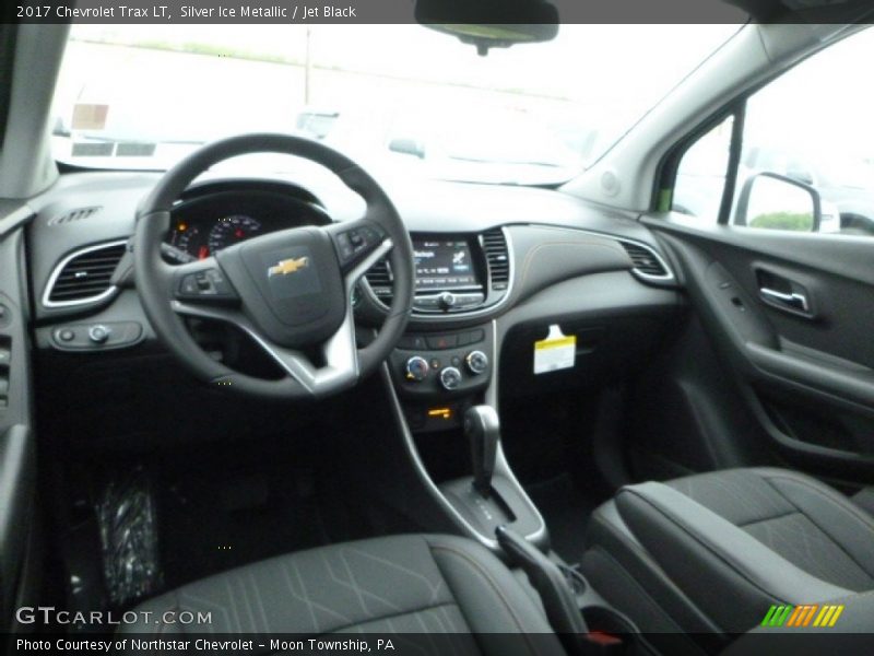 Silver Ice Metallic / Jet Black 2017 Chevrolet Trax LT