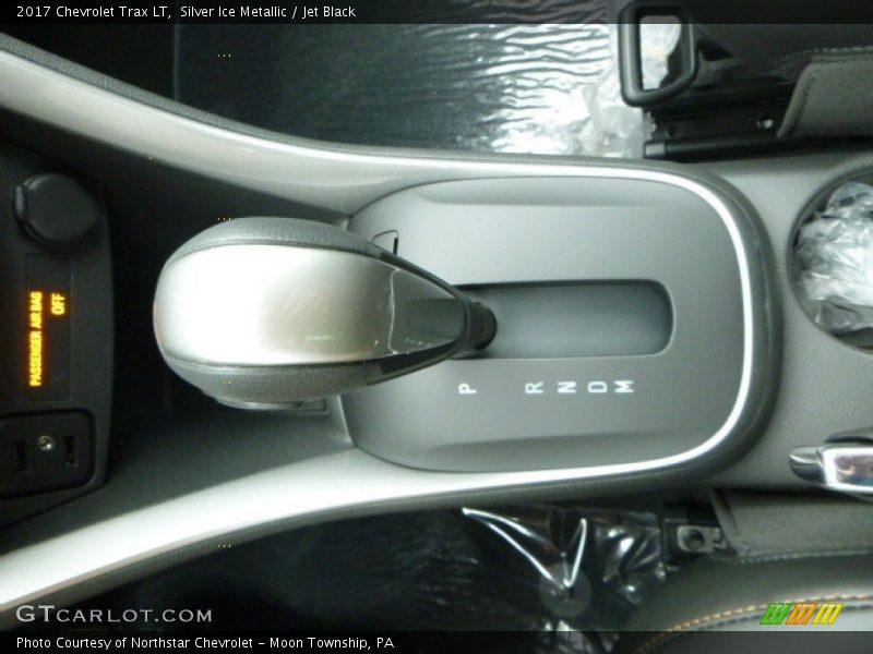 Silver Ice Metallic / Jet Black 2017 Chevrolet Trax LT
