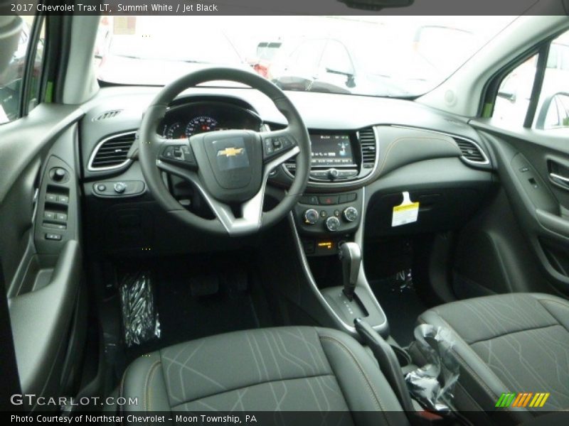 Summit White / Jet Black 2017 Chevrolet Trax LT