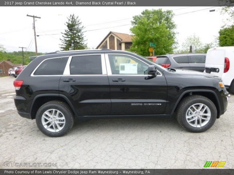 Diamond Black Crystal Pearl / Black 2017 Jeep Grand Cherokee Laredo 4x4