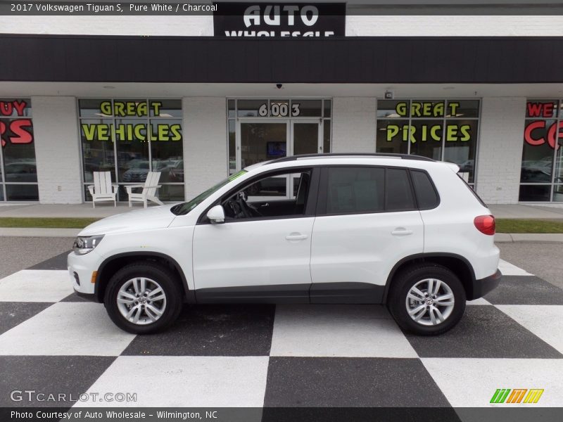 Pure White / Charcoal 2017 Volkswagen Tiguan S