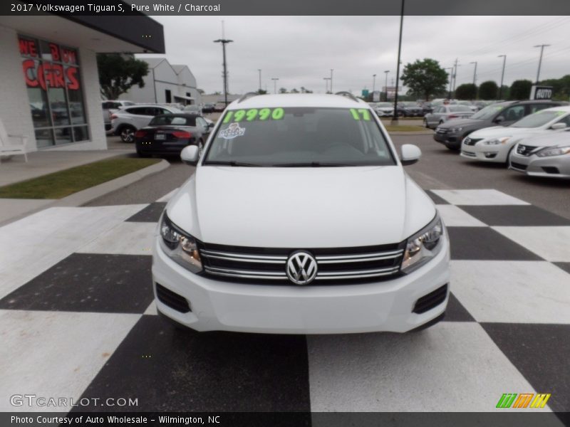 Pure White / Charcoal 2017 Volkswagen Tiguan S