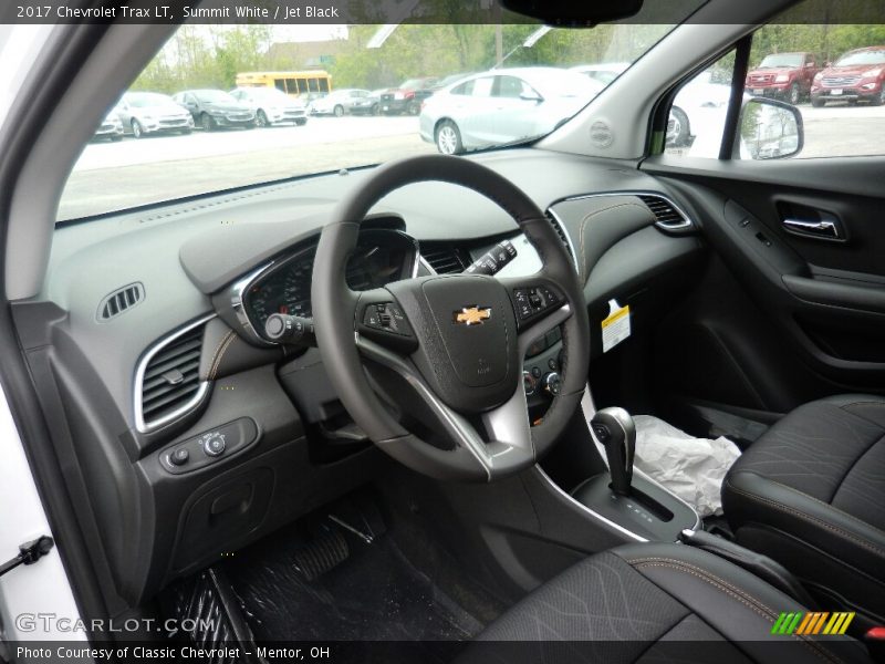 Summit White / Jet Black 2017 Chevrolet Trax LT