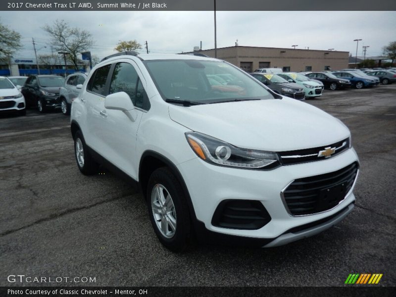 Front 3/4 View of 2017 Trax LT AWD