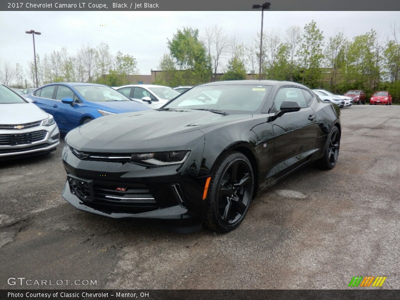 Front 3/4 View of 2017 Camaro LT Coupe