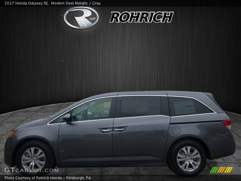Modern Steel Metallic / Gray 2017 Honda Odyssey SE
